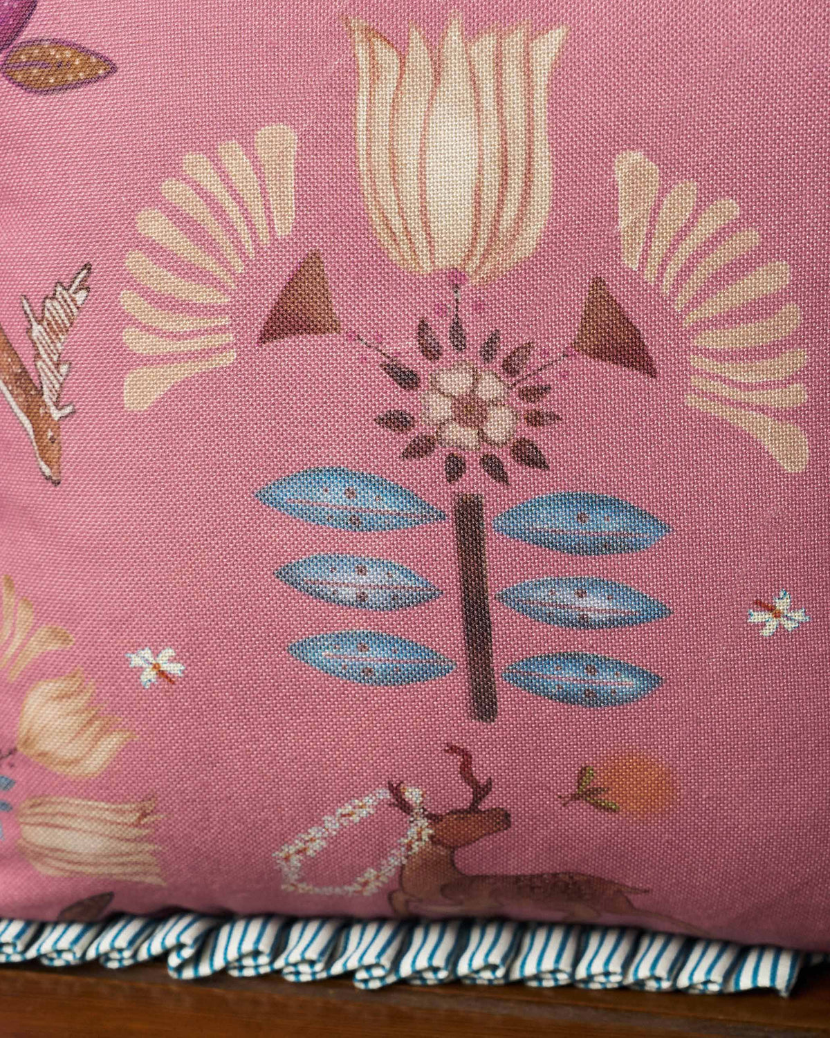 The tree motif.