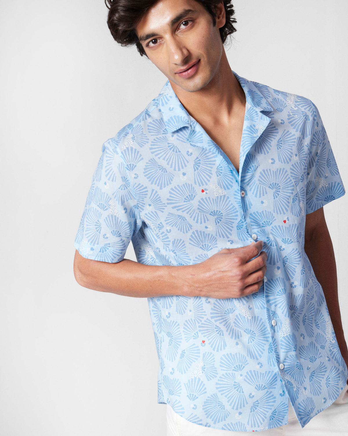 Light blue Mistari shirt with subtle print worn at a three-quarter angle.