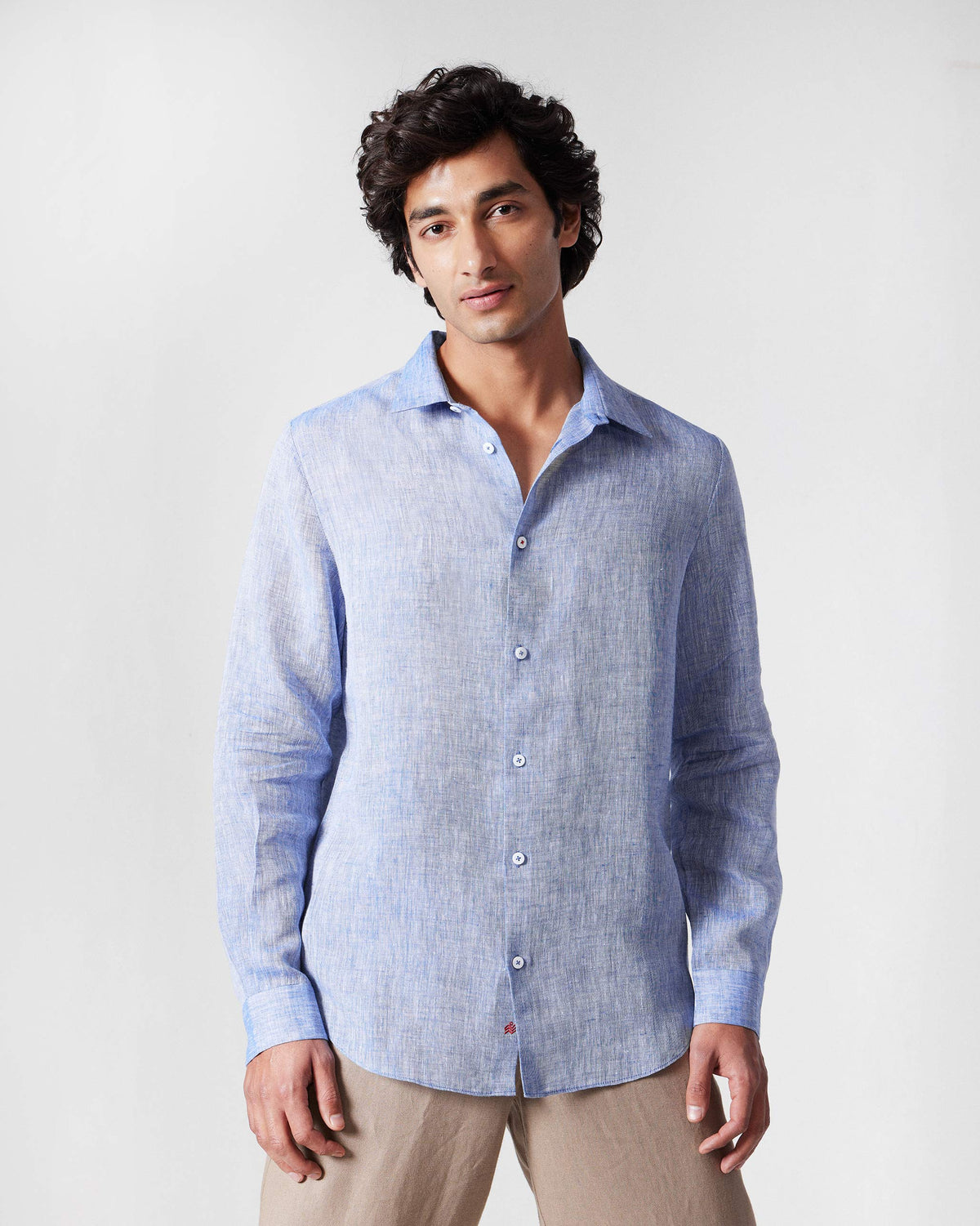 Person wearing a light blue linen Hakuna Shirt with long sleeves.