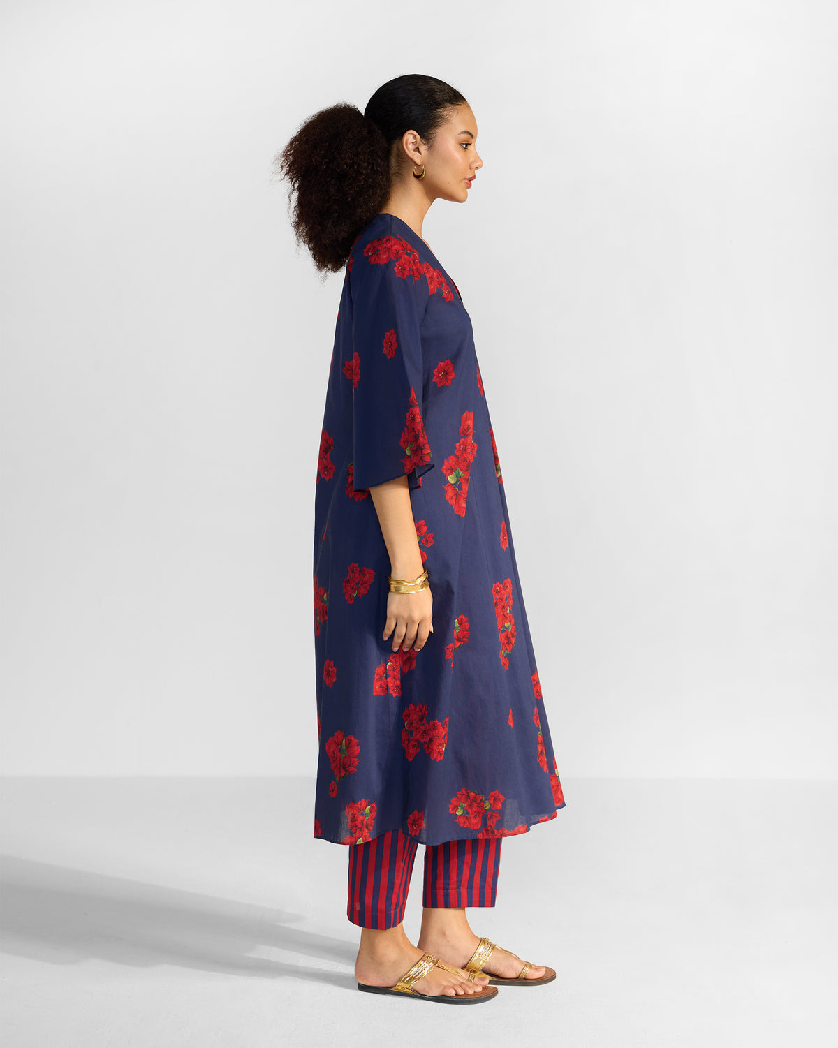 Side view of a blue and red printed Kaari Kurta.
