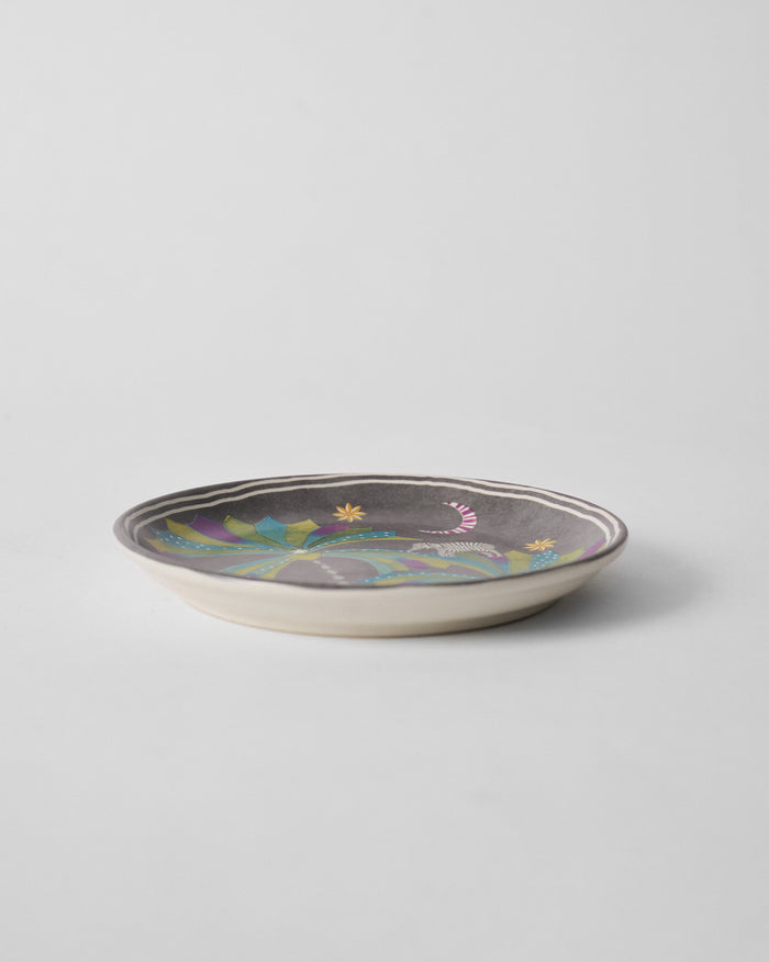 The plate seen side-on