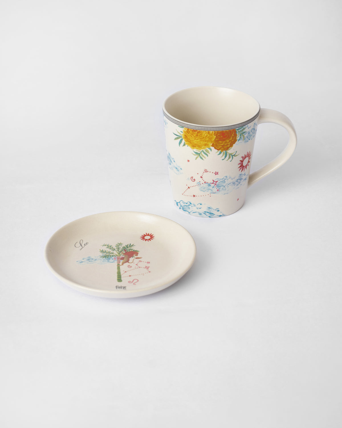 Nico Leo tea plate with a lion on a palm tree beside the mug.