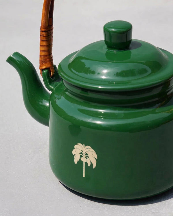 Close view of the teapot's palm and rattan handle