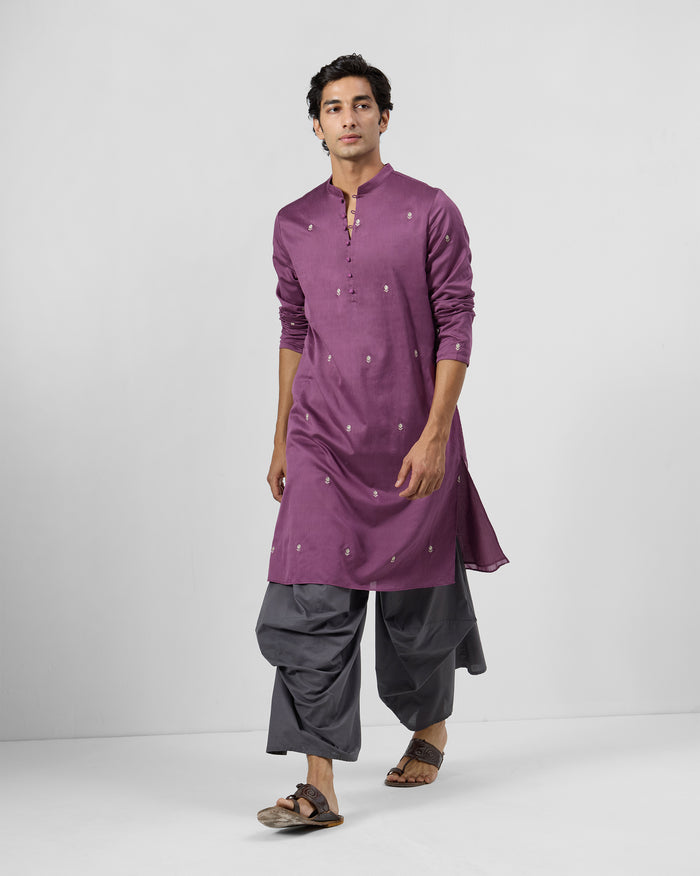 Person wearing a jamun pink Zenith Kurta with white embroidered motifs.