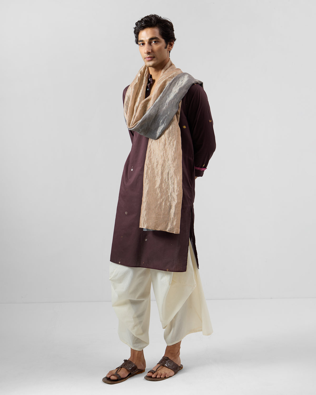 Person wearing a wine Rey Kurta with sparse foil motifs at full length.