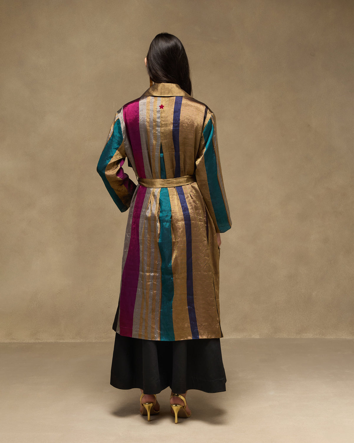 Back of a multicolour metallic trench with a red star below the collar.