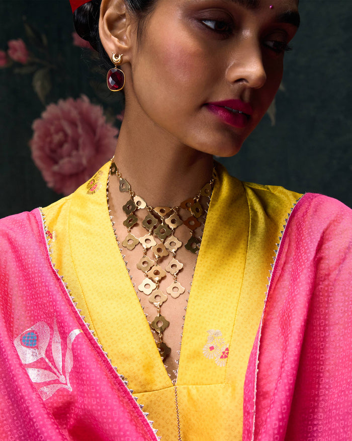 Gold Phool Jaal bib necklace of linked flower motifs worn at the chest.