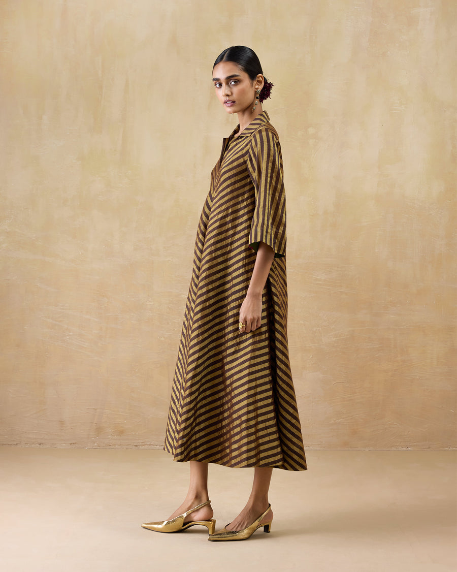 The Areva Dress seen from the side with gold heels.