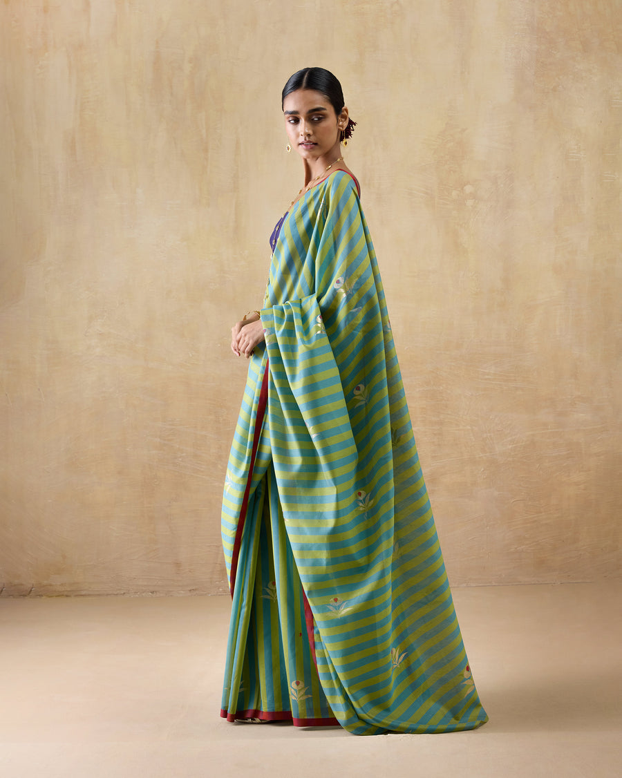 Side view of the Garden Party Sari, the pallu falling from the shoulder.