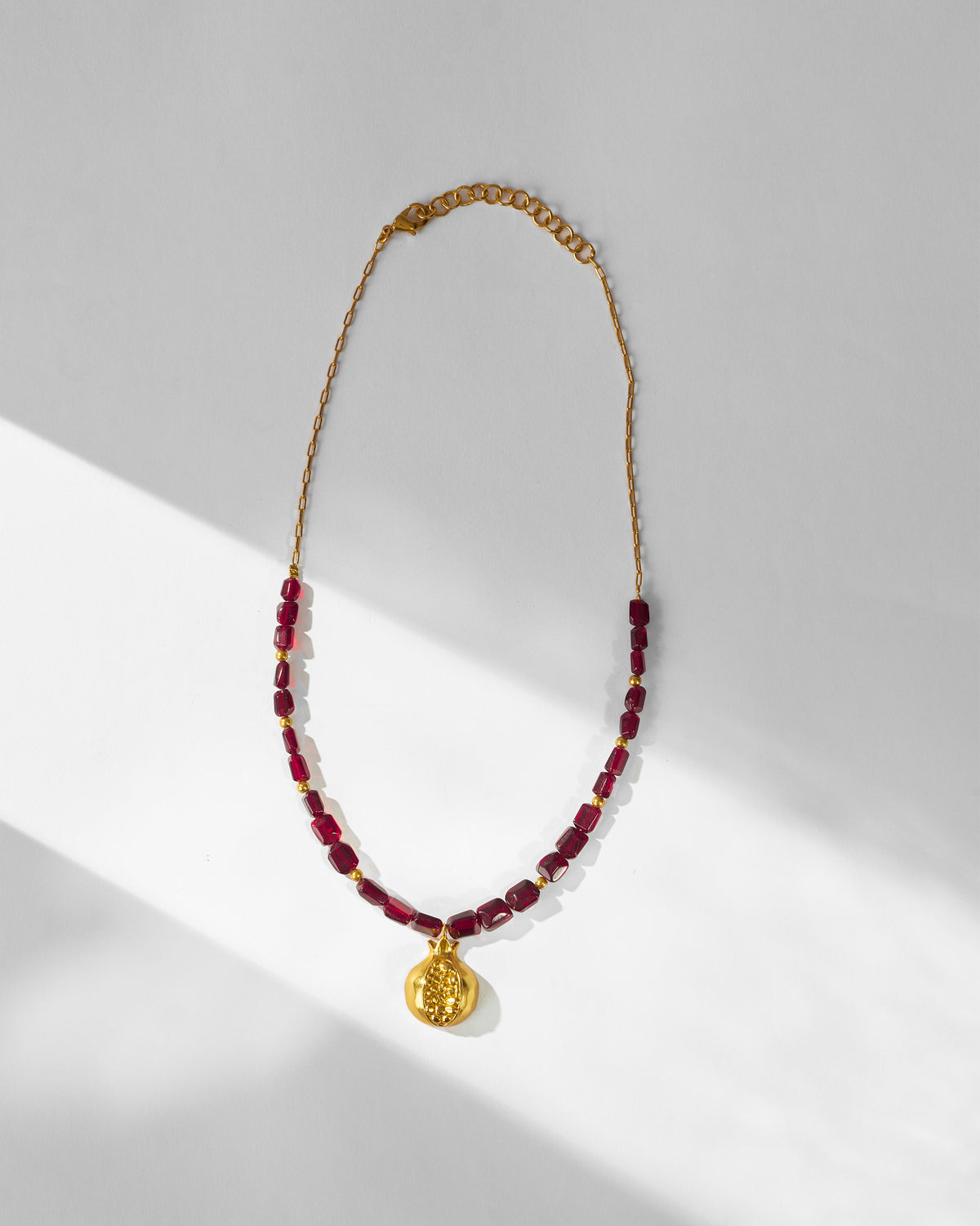 Gold Anar Bagicha necklace with garnet beads and a pomegranate pendant.