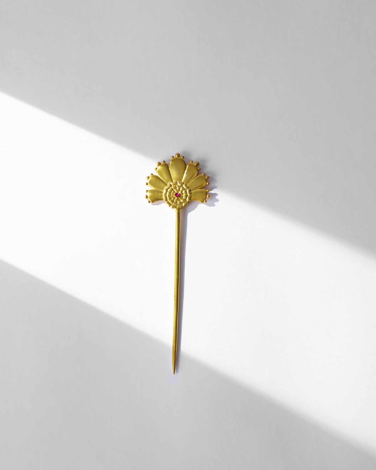 Gold Mari-Palm hairpin showing petal fan and long stick.