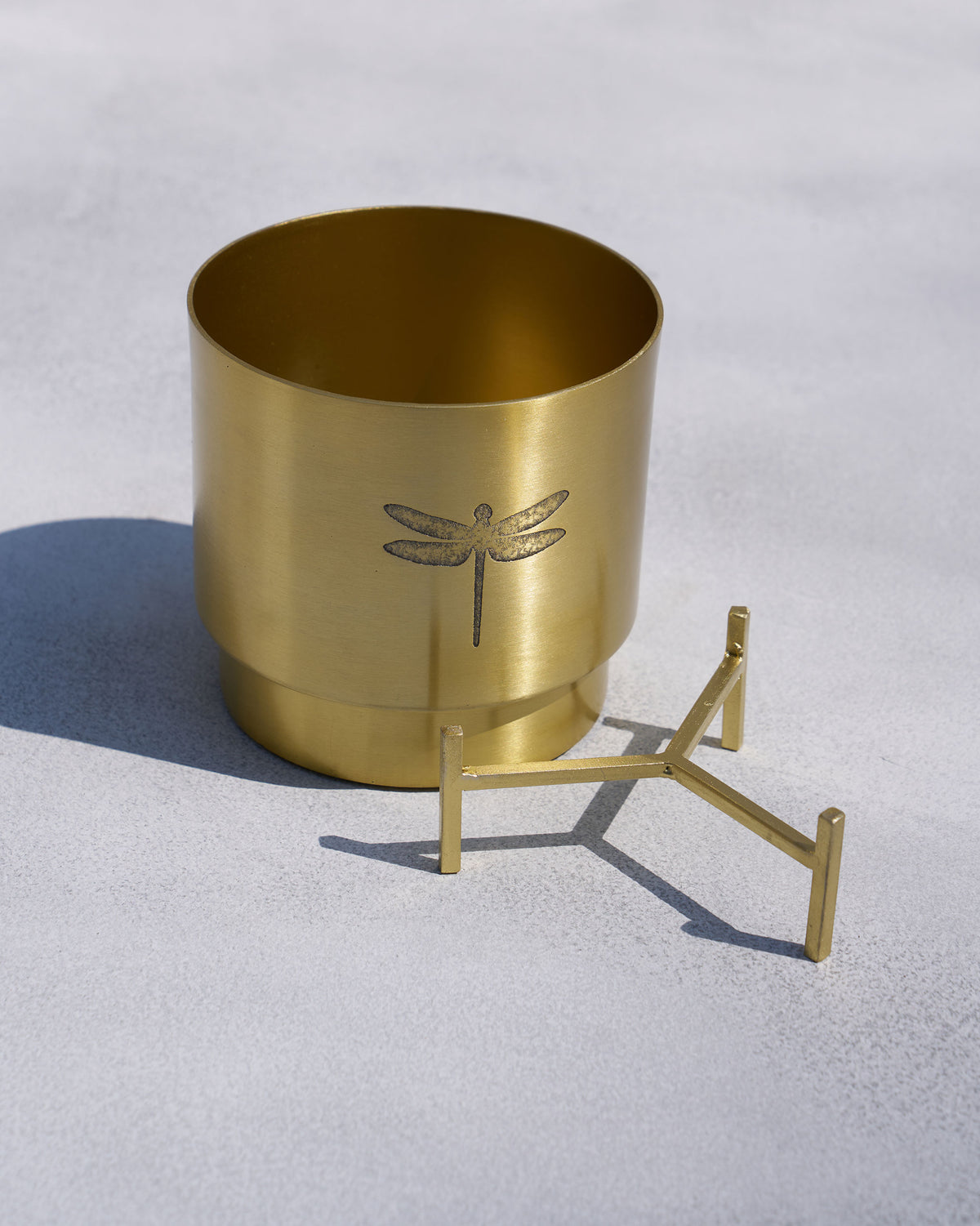 Gold Dune planter beside its matching three-legged stand.