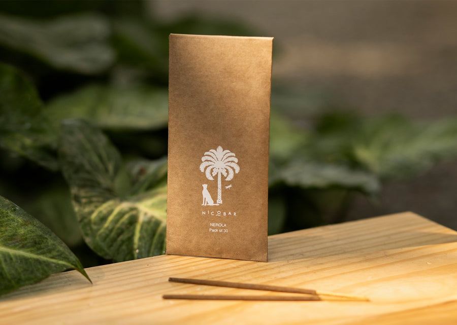 The Nerola incense pack with loose sticks.