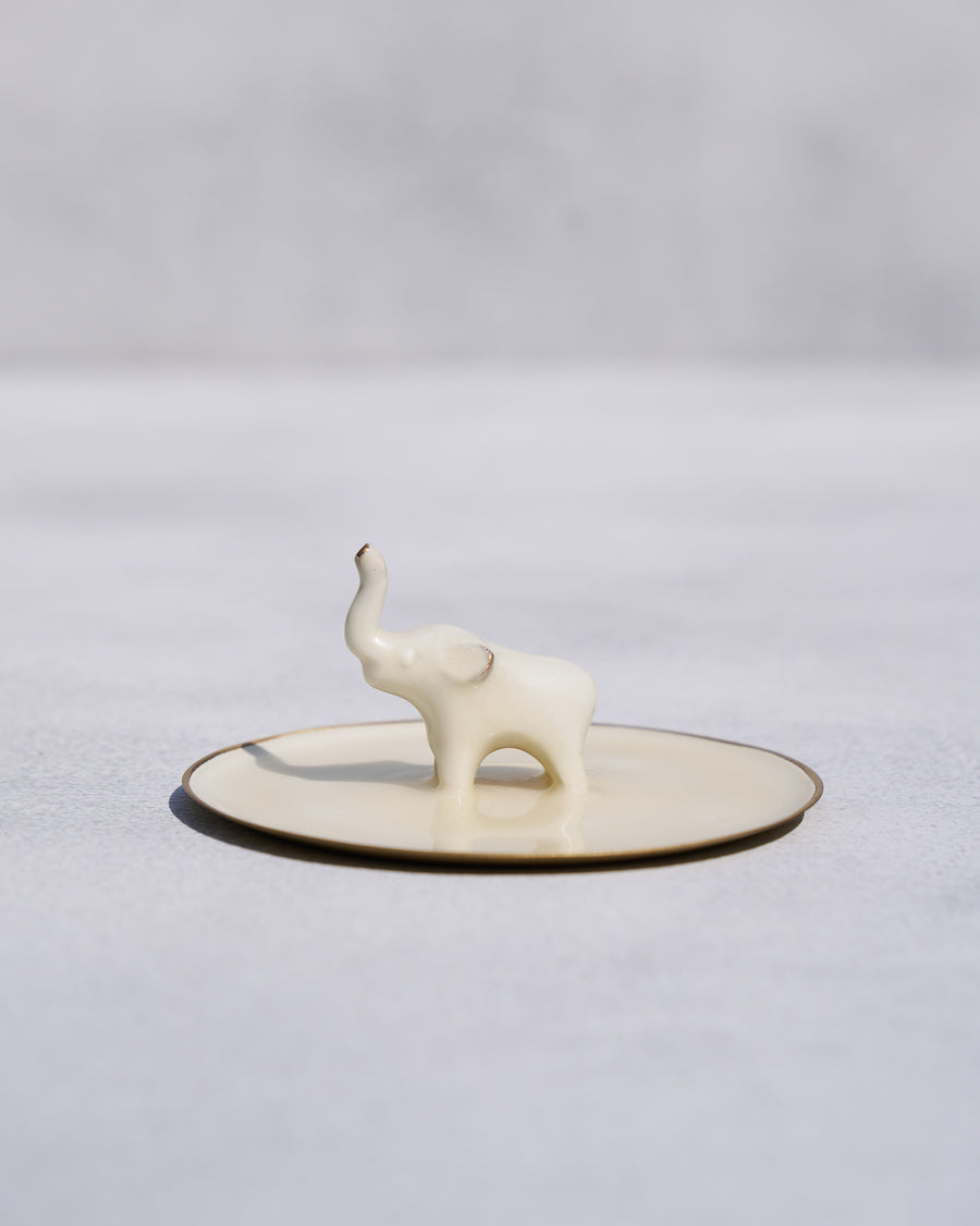 The Ele Trinket Tray from the side.