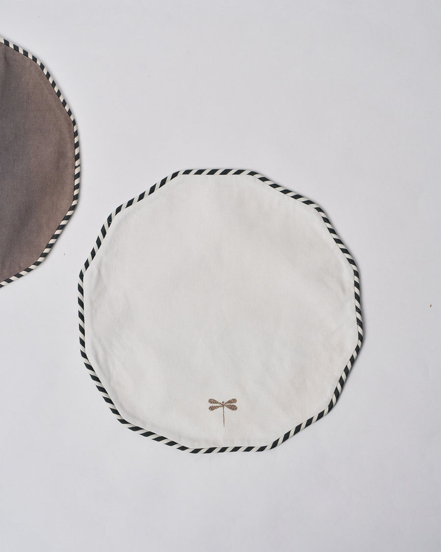 The ivory Myra Placemat.