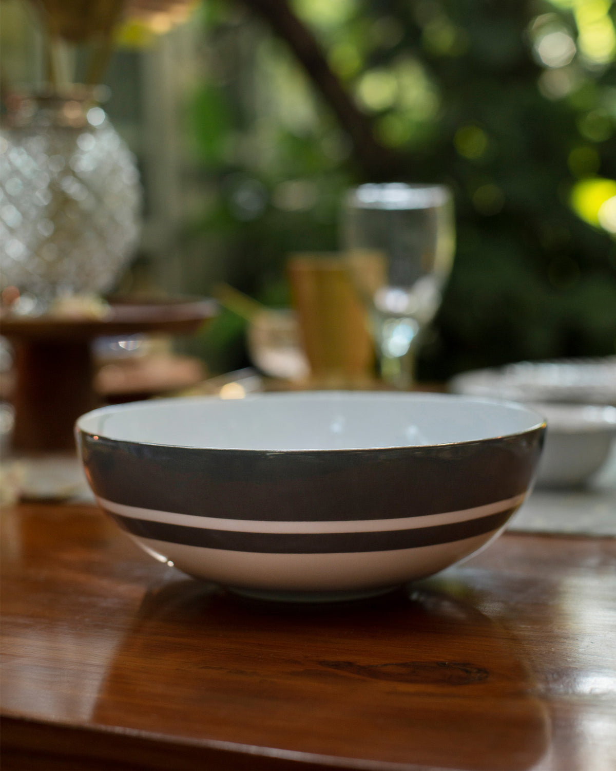 Botanical Serving bowl large with a dark band and cream stripes.