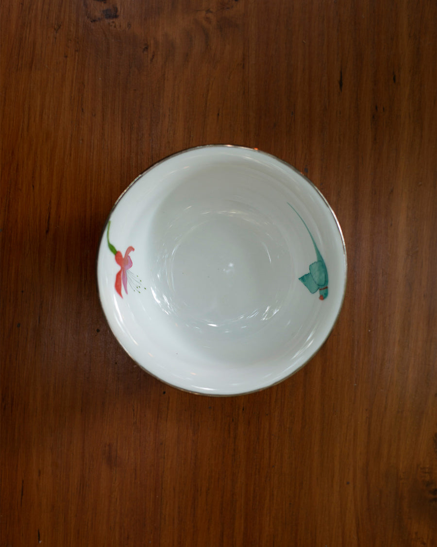 The katori from above on a wooden table