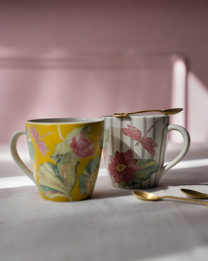 The two mugs with gold spoons